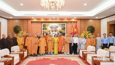 Chụp ảnh lưu niệm cùng lãnh đạo Tỉnh ủy tỉnh BR-VT nhân Tết cổ truyền