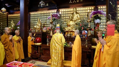 Khóa lễ cầu nguyện "minh niên" tại chánh điện chùa Sắc tứ Khải Đoan