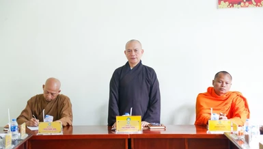 Thượng tọa Thích Phước Thành, Trưởng ban Trị sự GHPGVN tỉnh chủ trì buổi họp
