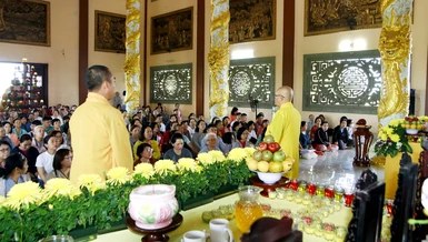 Hòa thượng Thích Chơn Nguyên thăm hỏi, chúc Tết đến bà con địa phương
