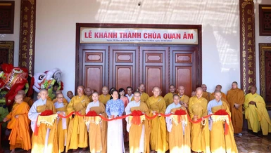 Cắt băng khánh thành chùa Quan Âm