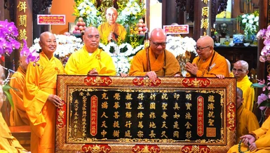 Chúc mừng Ban Điều hành Thiền phái Lâm Tế Chúc Thánh tại tỉnh Vĩnh Long