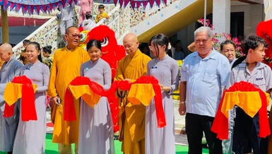 Cắt băng khánh thành ngôi Tam bảo chùa Hải Trường