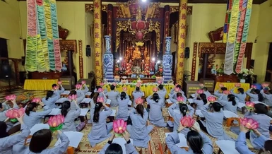 Lễ hoa đăng kỷ niệm ngày khánh đản Đức Quán Thế Âm