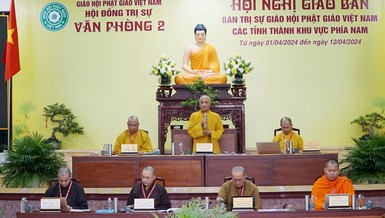 Hòa thượng Thích Huệ Thông chủ tọa hội nghị giao ban sáng 2-4