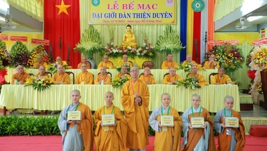 Trao phần thưởng cho giới tử đạt thủ khoa 