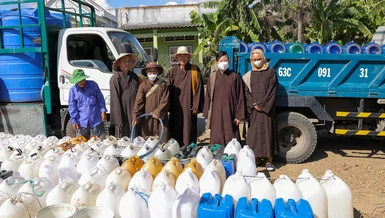 Trao nước ngọt ở H.Gò Công Đông