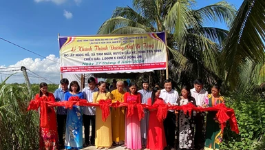 Cắt băng khánh thành, đưa vào sử dụng đường bê-tông ấp Ngọc Hồ, xã Tam Ngãi