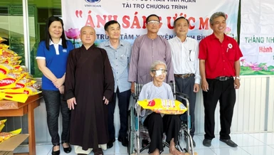 Tổ đình Kim Cang (Long An) tổ chức phẫu thuật mắt cho người nghèo tại Bệnh viện Thanh Bình