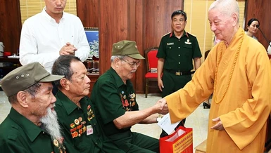 Đức Pháp chủ khích lệ Phật tử các dân tộc tại tỉnh Điện Biên