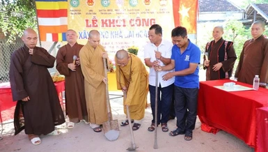 Thực hiện khởi công xây dựng nhà đại đoàn kết đến gia đình ông Đinh Văn Hươn