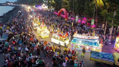 Đoàn diễu hành xe hoa của Phật giáo tỉnh Bà Rịa - Vũng Tàu kính mừng Phật đản Phật lịch 2568