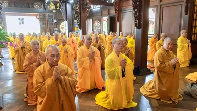 Chư Tăng (Bắc tông) tác pháp An cư kiết hạ tại chùa Sắc tứ Khải Đoan