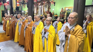 Chư Ni tác bạch cúng dường trường hạ tổ đình Phước Lâm