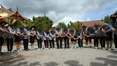 Các trại sinh tham gia khóa tập huấn kỹ năng tại chùa Liên Hoa