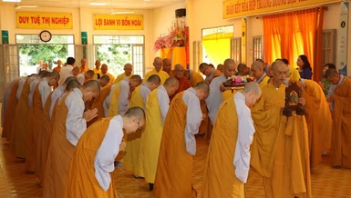 Tăng Ni sinh Trường Trung cấp Phật học Đồng Tháp năm thứ 2 khóa IX