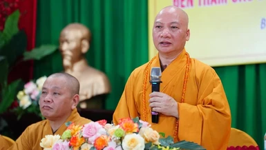 Thượng tọa Thích Chiếu Tuệ động viên hành giả Tăng Ni trường hạ tổ đình Hồng Phúc