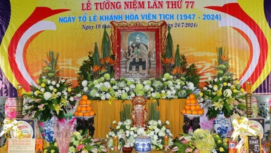 Hương án Tổ sư Lê Khánh Hòa tại chùa Tuyên Linh