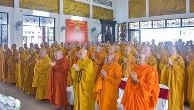 Chư tôn giáo phẩm Hội đồng Chứng minh, Hội đồng Trị sự, Ban Trị sự TP.HCM, các tỉnh thành tưởng niệm Tổng Bí thư Nguyễn Phú Trọng tại thiền viện Quảng Đức - Ảnh: Quảng Đạo/BGN