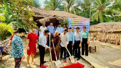 Khởi công xây dựng nhà tình thượng cho hộ có hoàn cảnh đặc biệt khó khăn tại H.Càng Long