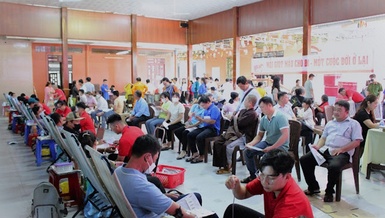Tình nguyện viên hiến máu tại chùa Thiên Phước