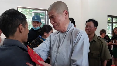 Ni trưởng Thích nữ Tâm Nguyệt tại Làng Nủ