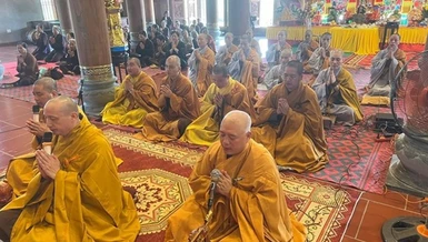 Chư tôn đức Ban Trị sự GHPGVN H.Tiên Lãng cầu siêu, tưởng niệm các nạn nhân bị thiệt mạng trong cơn bão số 3 