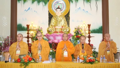 Chư tôn đức tham dự tọa đàm Phật pháp tại khóa tu "Một ngày an lạc”