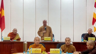Thượng tọa Thích Giác Nghi chủ trì buổi họp của Ban Thường trực Ban Trị sự tỉnh