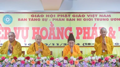 Chư tôn giáo phẩm chứng minh tại lễ khai mạc