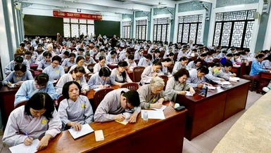 600 Phật tử các quận huyện về thiền viện Quảng Đức - Q.3 thi thử - Ảnh: L.Huy