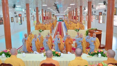 Tăng Ni sinh lớp Trung cấp khoá V và Cao đẳng khoá IV tổ chức tri ân nhân ngày Nhà giáo Việt Nam 20-11