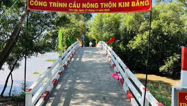 Cây cầu Kim Bằng đưa vào sử dụng giúp bà con phát triển kinh tế, thuận tiện cho đời sống ở nông thôn