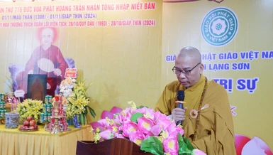 Thượng tọa Thích Quảng Truyền tuyên đọc văn tưởng niệm, tri ân công đức của Đức Phật hoàng Trần Nhân Tông