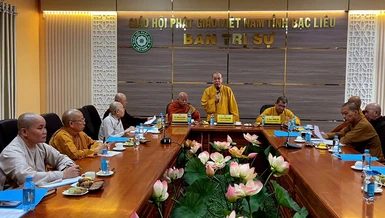 Thượng tọa Thích Giác Nghi chủ trì buổi họp của Ban Thường trực Ban Trị sự tỉnh