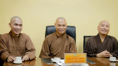 Thượng tọa Thích Trí Chơn chủ trì buổi họp của Thường trực Ban Văn hóa TP.HCM tại Văn phòng Ban Văn hóa - Việt Nam Quốc Tự