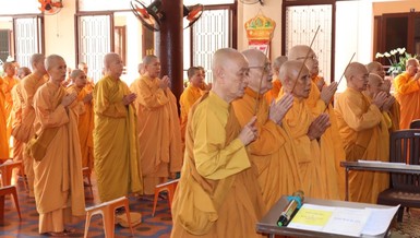 Chư Ni trưởng dâng hương tưởng niệm nhị vị Ni trưởng - nguyên Trưởng Ni giới hệ phái Khất sĩ 