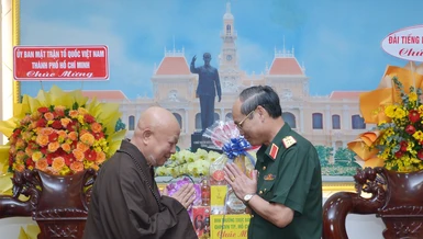  Hòa thượng Trưởng ban Trị sự TP.HCM và Trung tướng Nguyễn Văn Nam - Ảnh: Bảo Toàn/BGN