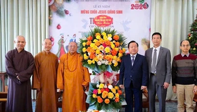 Hà Nội: Đại diện GHPGVN chúc mừng Giáng sinh năm 2024 tại Tổng hội thánh Tin Lành VN