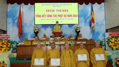 Chư tôn đức nhận Bằng tuyên dương công đức