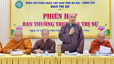 Thượng tọa Thích Thanh Phong chủ trì buổi họp của Ban Thường trực