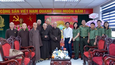 Lãnh đạo Cục An ninh nội địa - Bộ Công an tiếp phái đoàn Ban Trị sự GHPGVN TP.HCM đến thăm, chúc Tết cổ truyền - Ảnh: Bảo Toàn/BGN