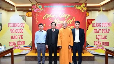 Phái đoàn cùng lãnh đạo Ban Trị sự GHPGVN TP.Hải Phòng chụp ảnh lưu niệm