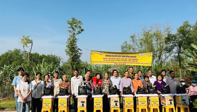 Cơ sở Bảo trợ Xã hội tổng hợp An Dưỡng Viện Tường Nguyên Thiền Uyển trao quà Tết tại xã Tân Trạch