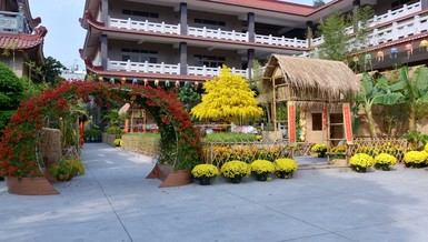 Không gian đón mừng Xuân Ất Tỵ vào chiều 28 Tết tại chùa Phổ Quang 