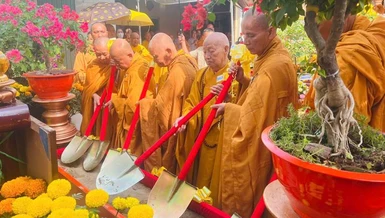 Chư tôn giáo phẩm thực hiện nghi thức động thổ trùng tu chùa Pháp Hoa, TP.Long Xuyên