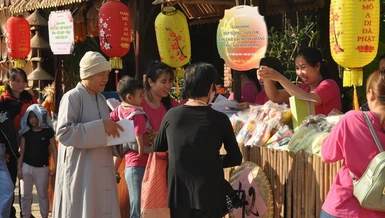 Phiên chợ Tết 0 đồng hỗ trợ 100 vị Tăng Ni tại khu vực núi Dinh, TX.Phú Mỹ