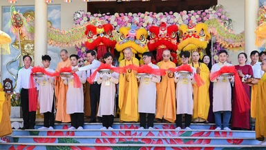 Chư tôn giáo phẩm cắt băng khánh thành Bửu Lâm tự, tại TT.Long Hải