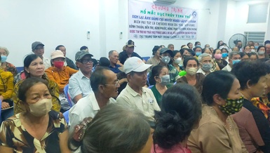 250 bệnh nhân nghèo từ các tỉnh thành được khám sàn lọc trước phẫu thuật mắt