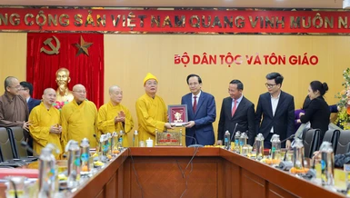Chư vị lãnh đạo GHPGVN thăm, chúc mừng tân Bộ trưởng Đào Ngọc Dung - Ảnh: Cẩm Vân